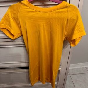 Lululemon shirt size 4